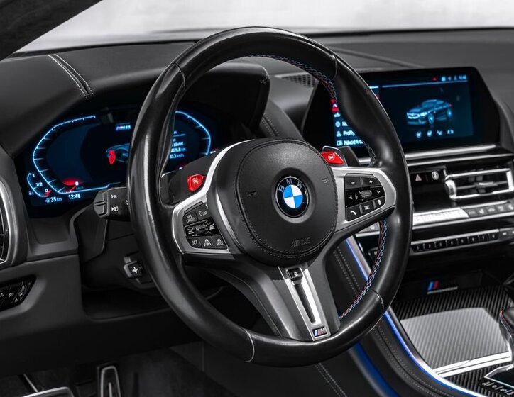 BMW M8 Kupé 4,4 l 460 kw