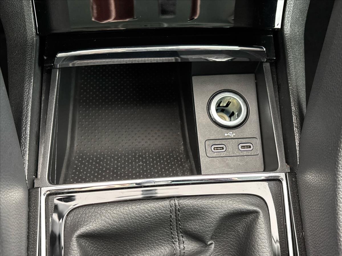 Škoda Karoq SUV / Terénní 2,0 l 85 kw