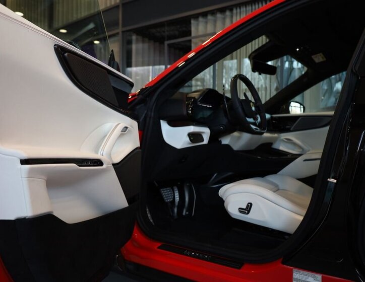 Ferrari Ostatní SUV / Terénní 6,5 l 533 kw