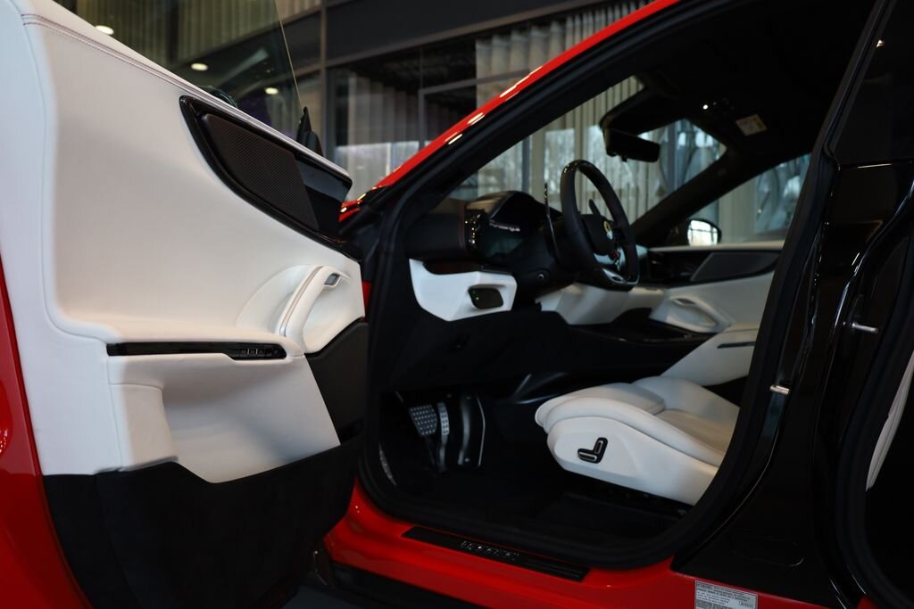 Ferrari Ostatní SUV / Terénní 6,5 l 533 kw