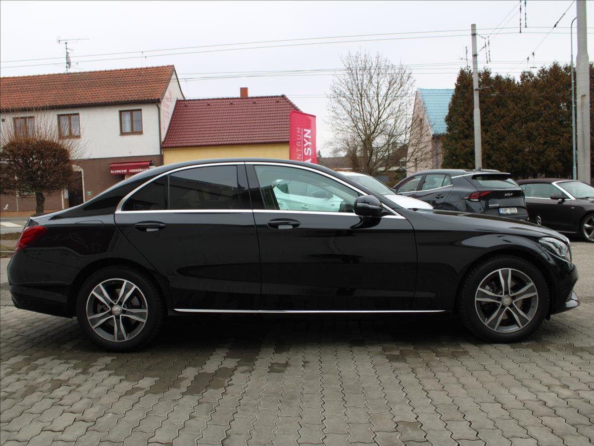 Mercedes-Benz Třídy C Sedan 2,0 l 135 kw