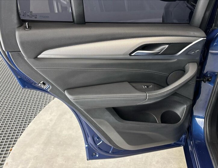 BMW X3 SUV / Terénní 2,0 l 140 kw