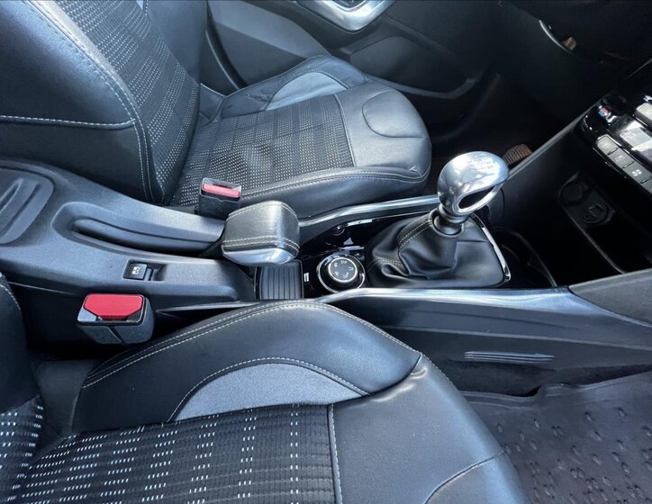 Peugeot 2008 SUV / Terénní 1,6 l 84 kw