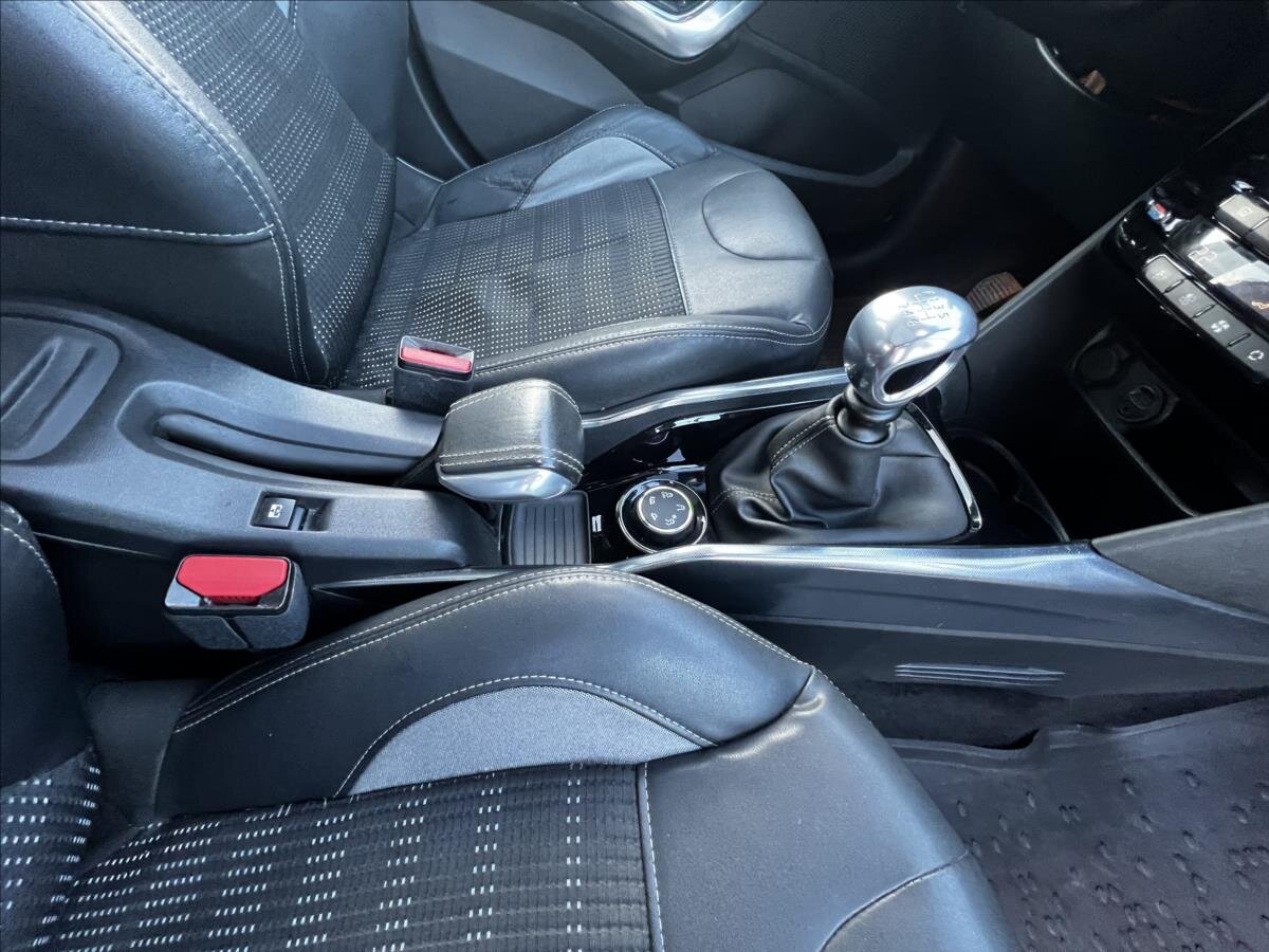 Peugeot 2008 SUV / Terénní 1,6 l 84 kw