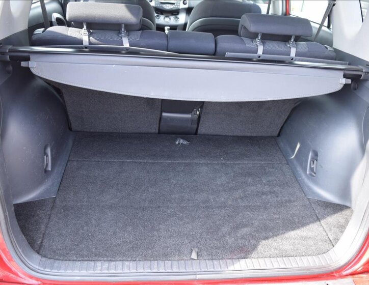 Toyota RAV4 SUV / Terénní 2,2 l 100 kw