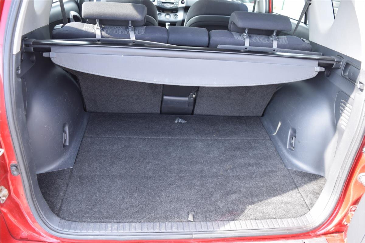 Toyota RAV4 SUV / Terénní 2,2 l 100 kw