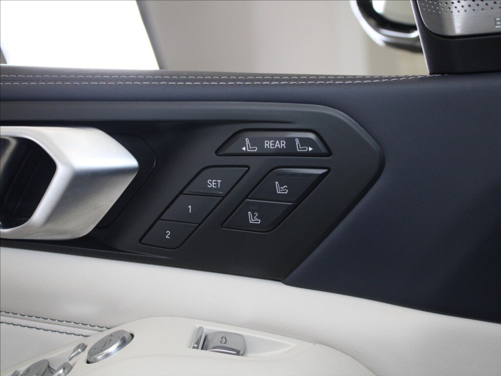 BMW X7 SUV / Terénní 3,0 l 250 kw