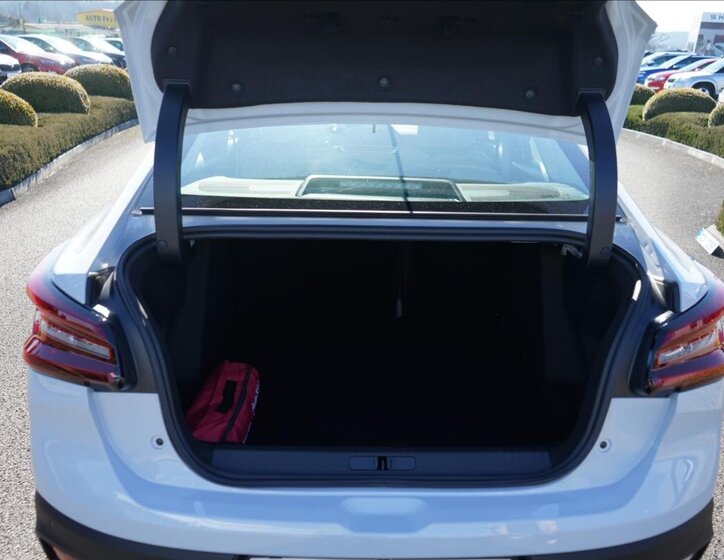 Citroën C4 X Sedan / Limuzína 1,2 l 96 kw