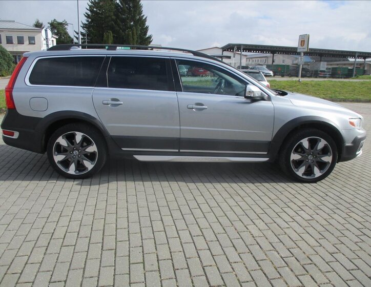 Volvo XC70 Kombi 2,4 l 151 kw