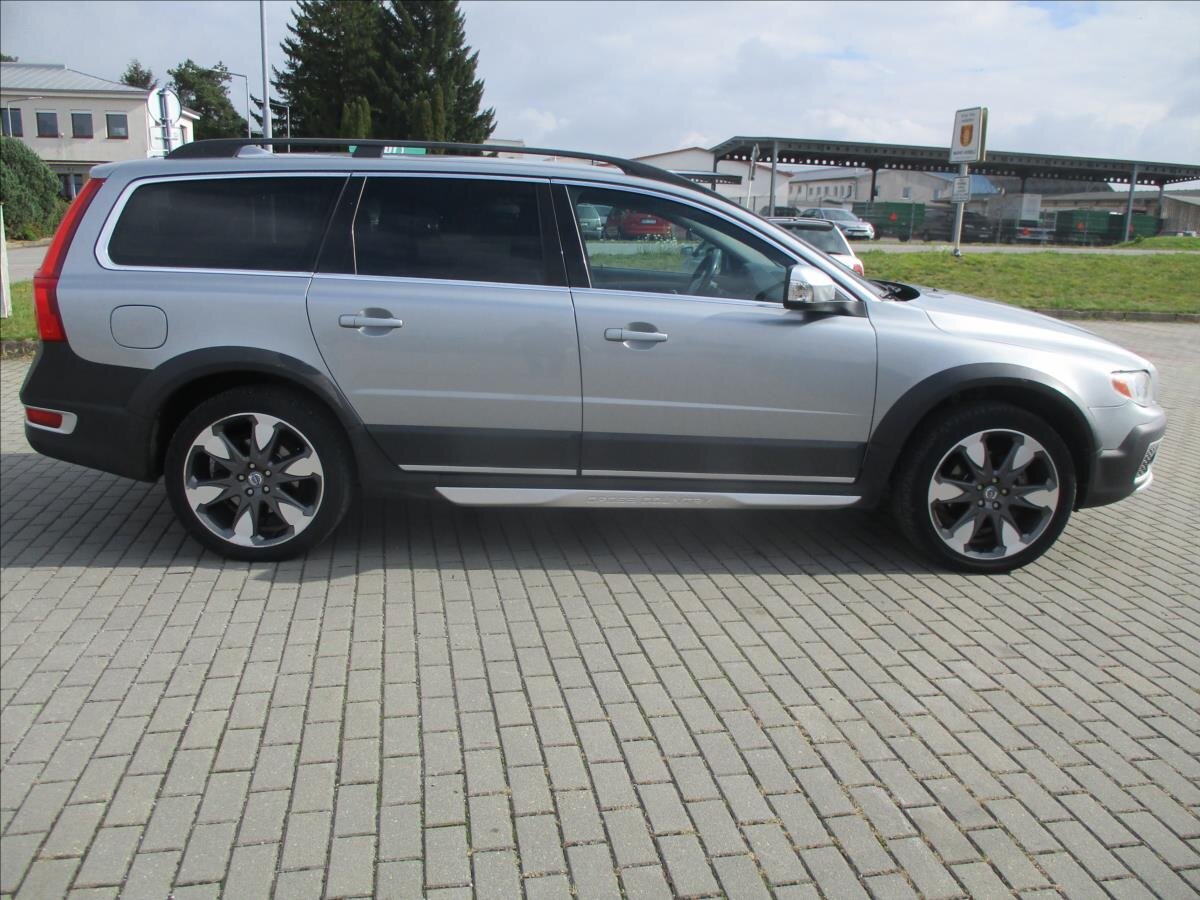 Volvo XC70 Kombi 2,4 l 151 kw