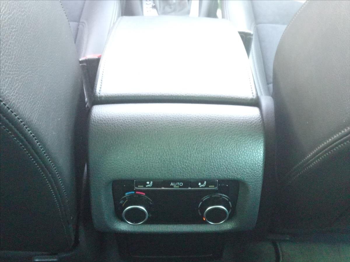 Volkswagen Sharan MPV 2,0 l 103 kw