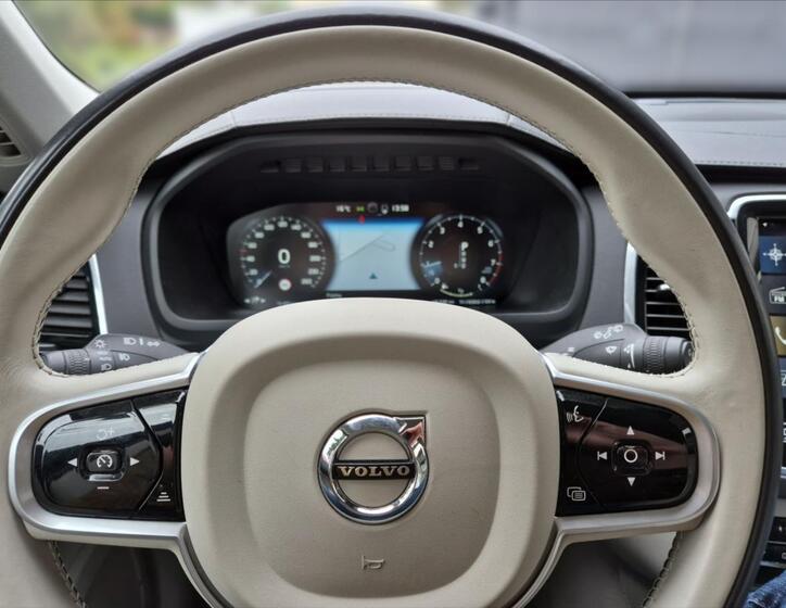 Volvo XC90 8
