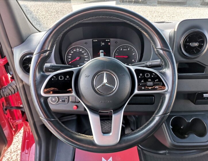 Mercedes-Benz Sprinter 14