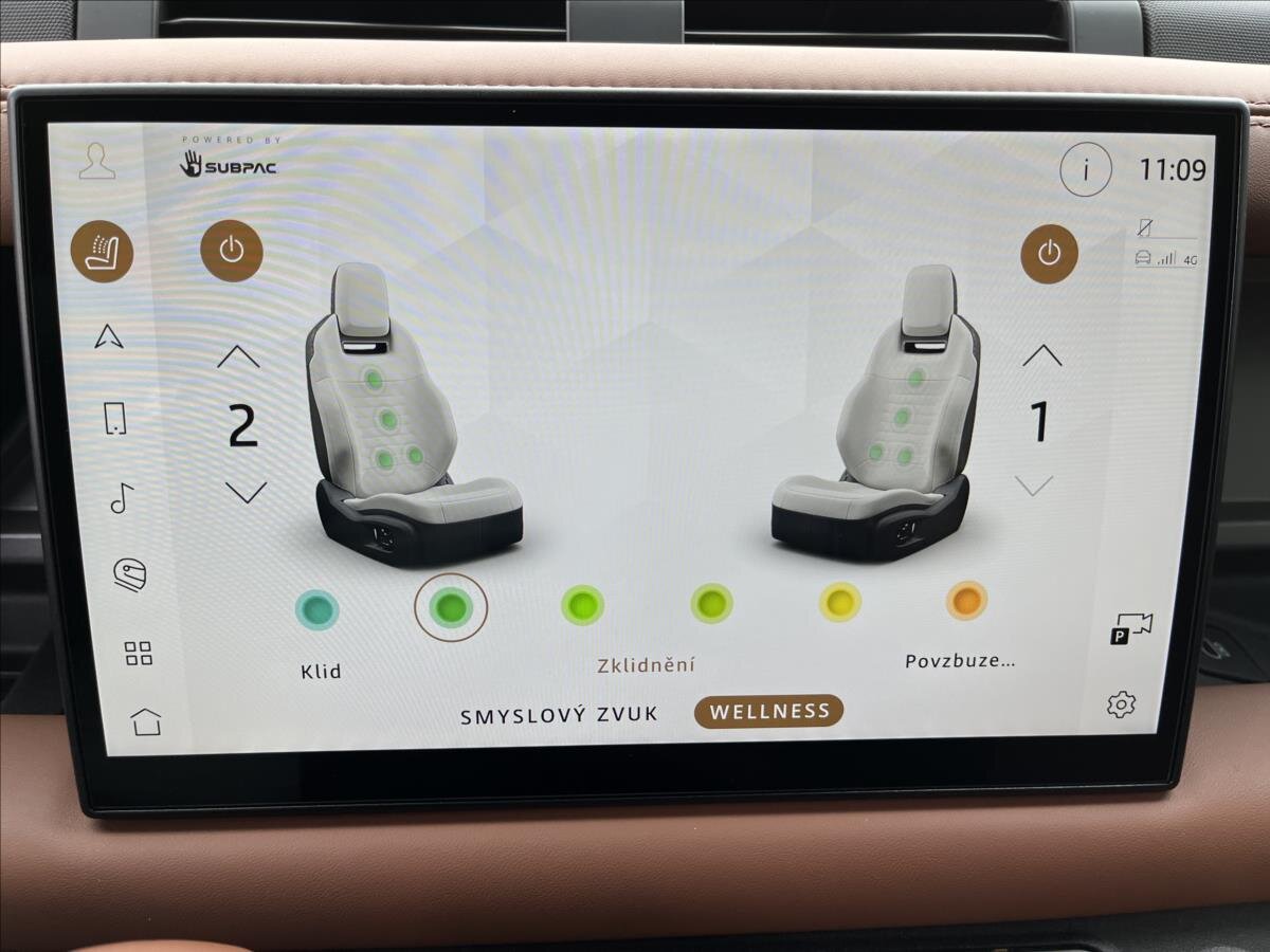 Land Rover Defender SUV 4,4 l 467 kw