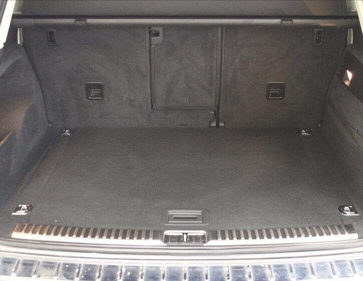 Volkswagen Touareg 8