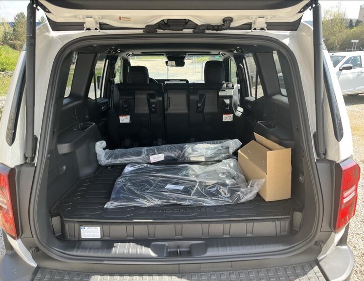 Toyota Land Cruiser 13