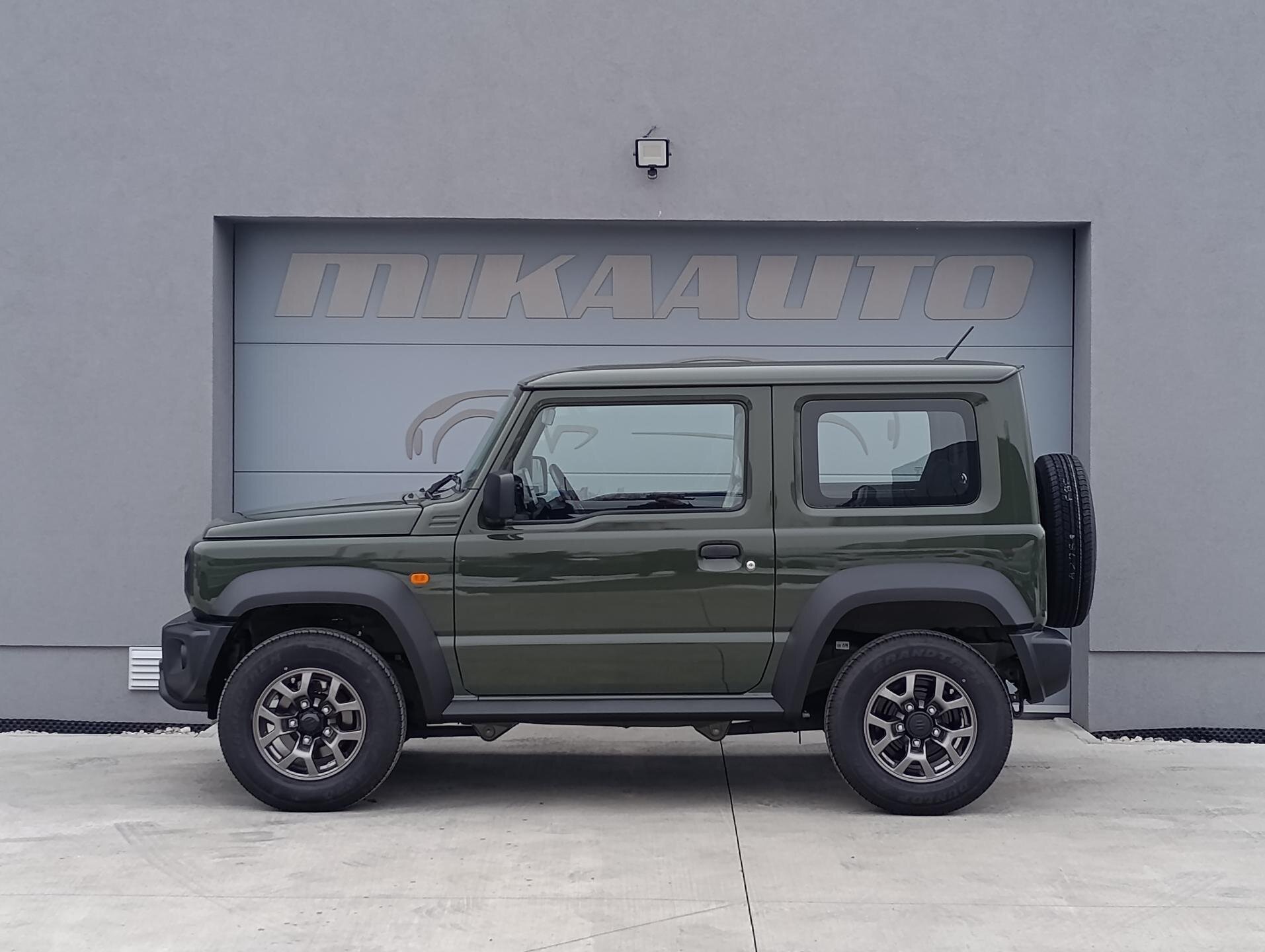 Suzuki Jimny SUV 1,5 l 75 kw