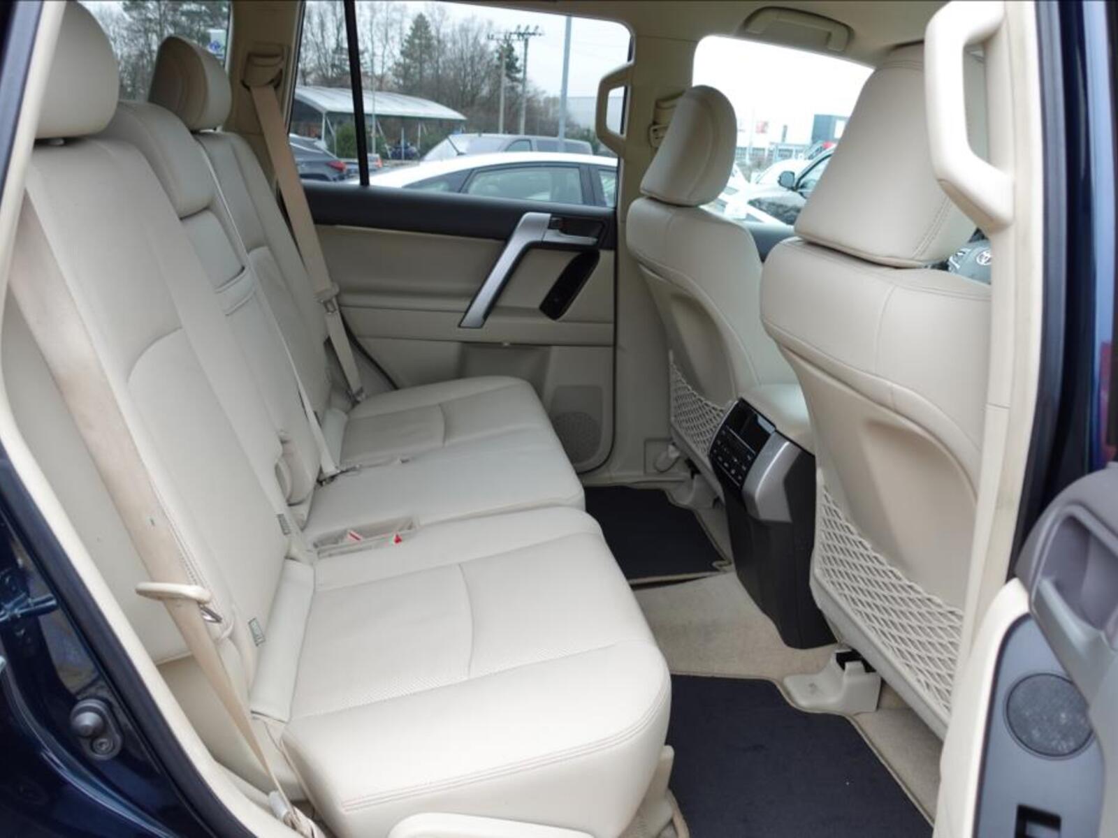 Toyota Land Cruiser 13