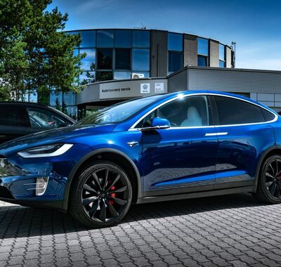 Tesla Model X 24