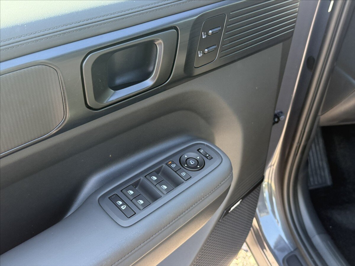 Hyundai Santa Fe SUV / Terénní 1,6 l 185 kw