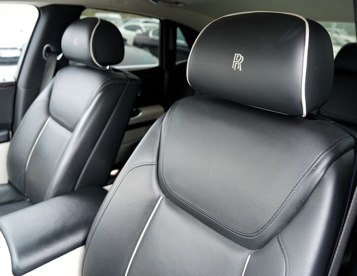 Rolls-Royce Ghost Sedan 6,6 l 420 kw