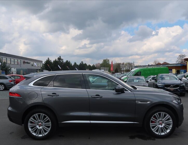 Jaguar F-Pace SUV / Terénní 3,0 l 280 kw