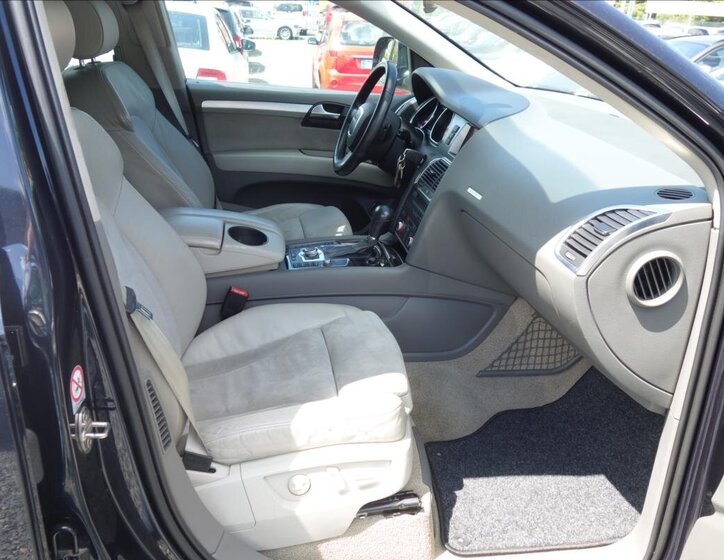 Audi Q7 SUV / Terénní 4,2 l 257 kw