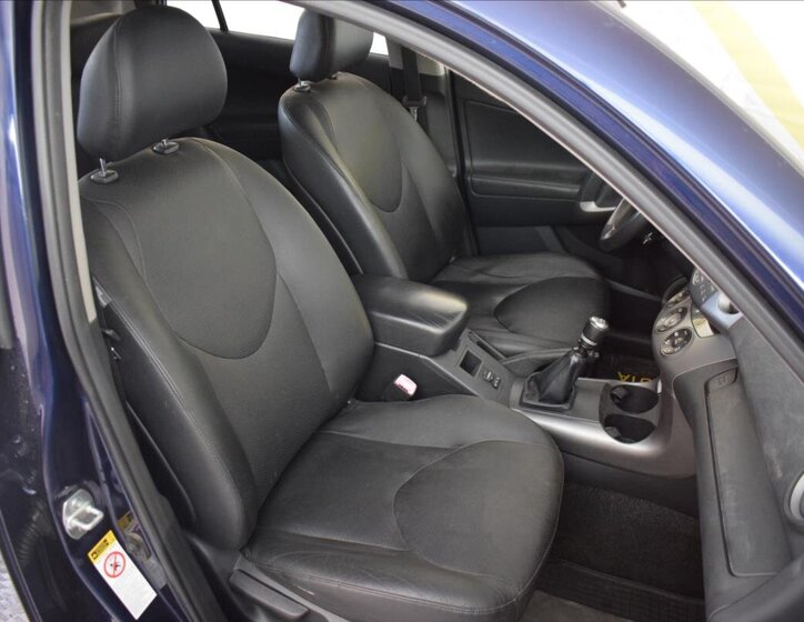 Toyota RAV4 SUV / Terénní 2,2 l 130 kw