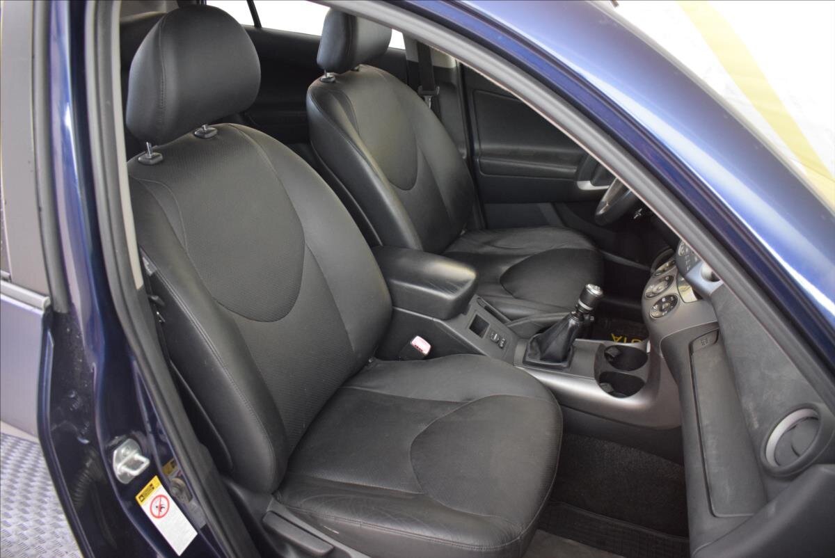 Toyota RAV4 SUV / Terénní 2,2 l 130 kw