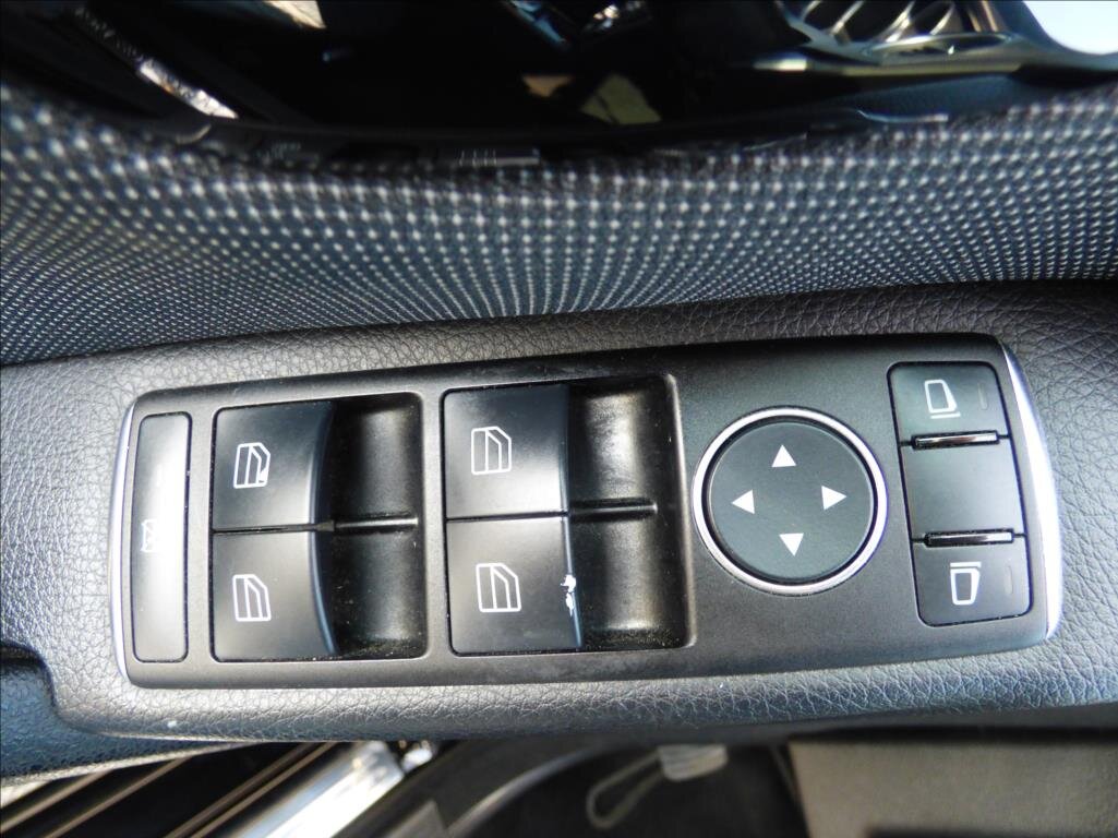 Mercedes-Benz Třídy C Sedan / Limuzína 2,1 l 88 kw