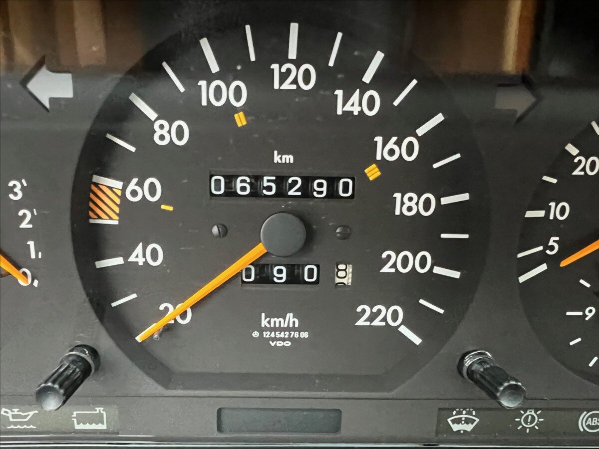 Mercedes-Benz 124 Sedan / Limuzína 2,3 l 97 kw