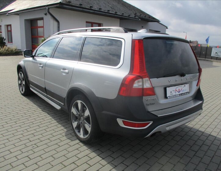 Volvo XC70 Kombi 2,4 l 151 kw