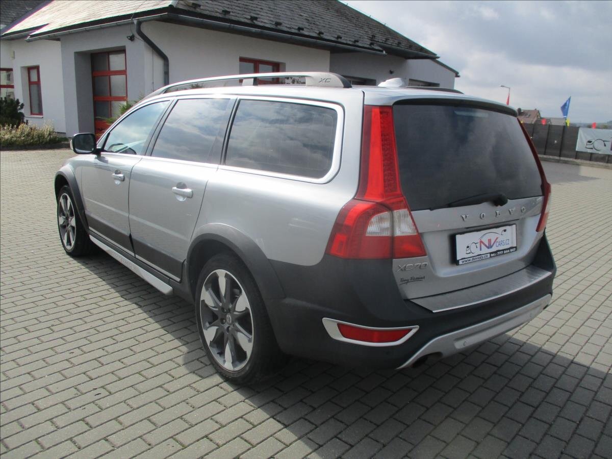 Volvo XC70 Kombi 2,4 l 151 kw