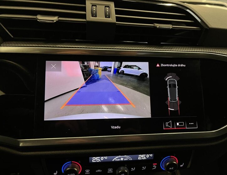 Audi Q3 SUV / Terénní 1,5 l 110 kw