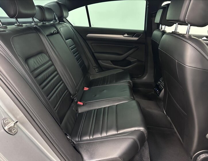 Volkswagen Passat Sedan / Limuzína 2,0 l 162 kw