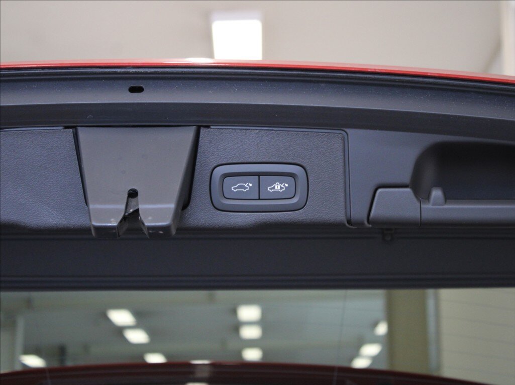 Volvo XC60 SUV / Terénní 2,0 l 145 kw