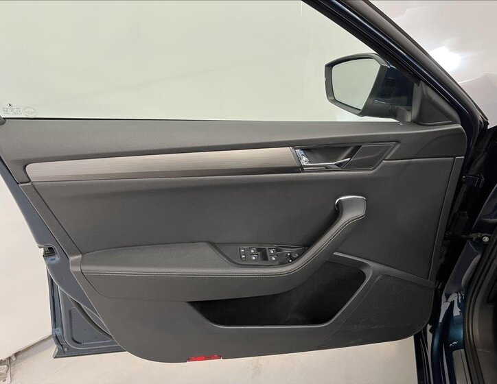 Škoda Superb Liftback 1,4 l 160 kw