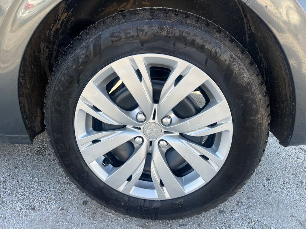 Peugeot 208 Hatchback 1,2 l 60 kw