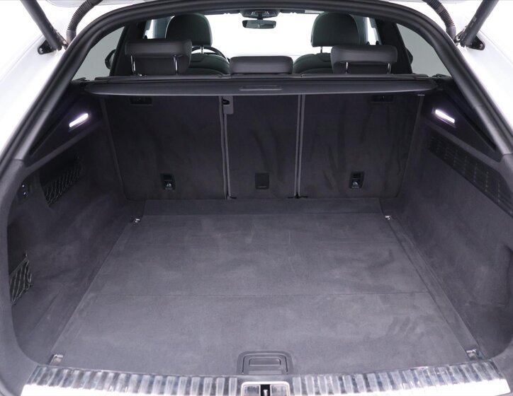 Audi Q8 SUV / Terénní 3,0 l 250 kw