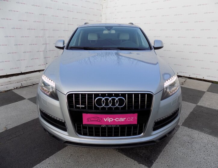 Audi Q7 4