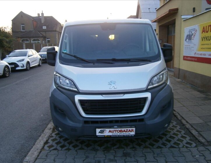 Peugeot Boxer Kombi 2,2 l 96 kw