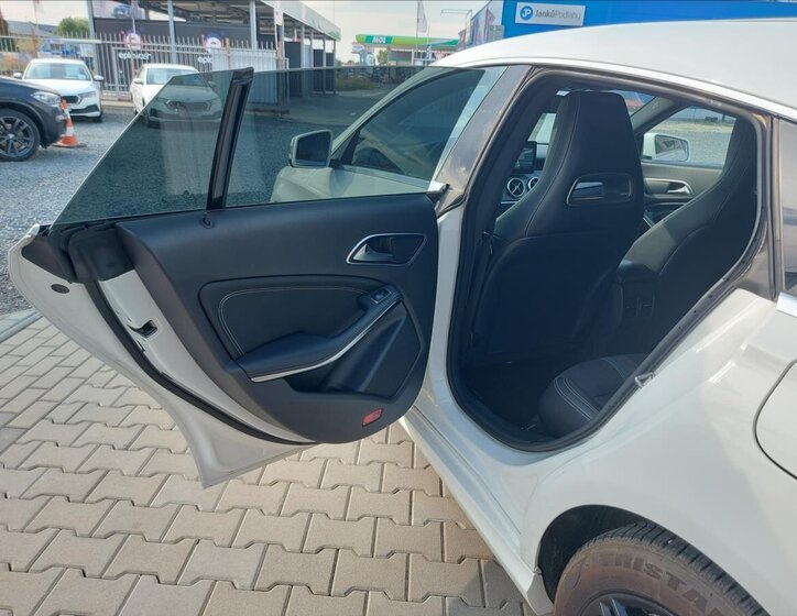 Mercedes-Benz CLA 10