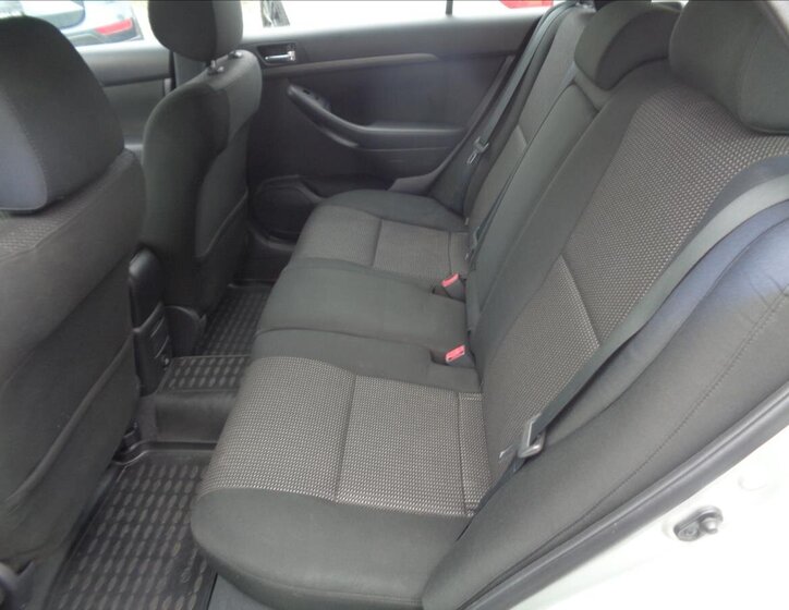 Toyota Avensis Kombi 2,0 l 108 kw