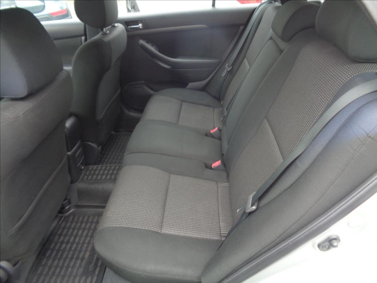 Toyota Avensis Kombi 2,0 l 108 kw