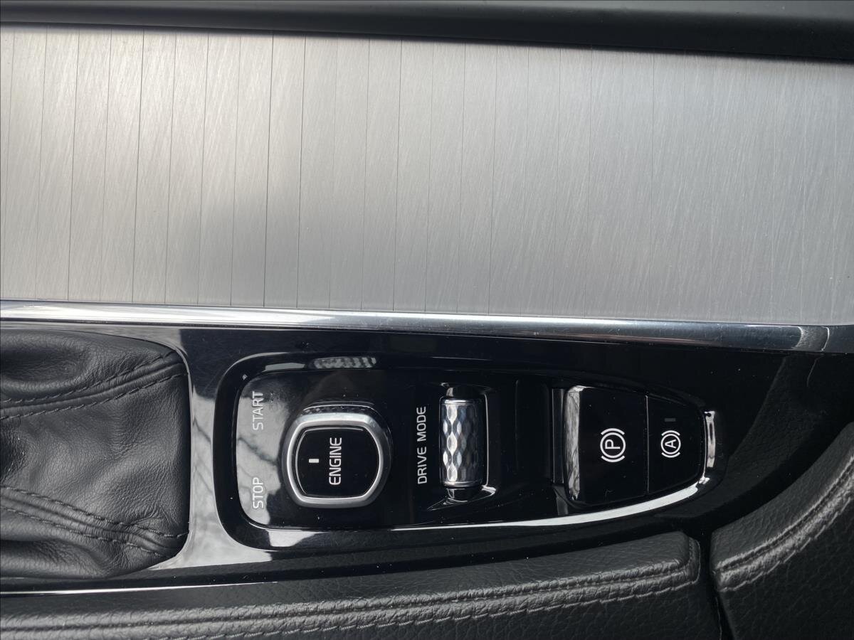 Volvo XC90 SUV / Terénní 2,0 l 173 kw