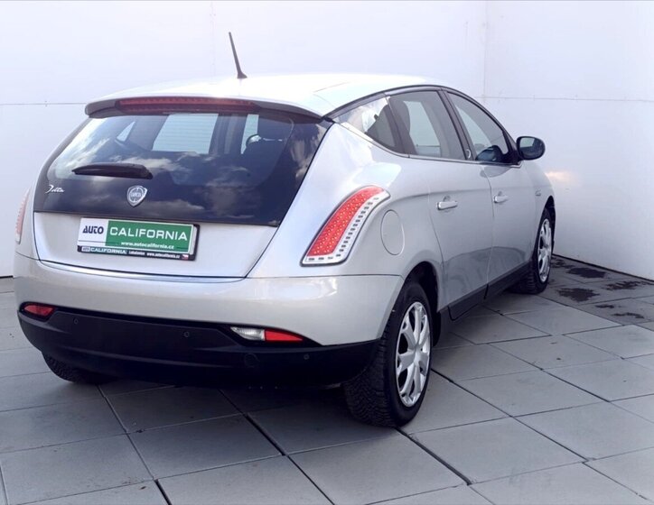 Lancia Delta Hatchback 1,6 l 88 kw