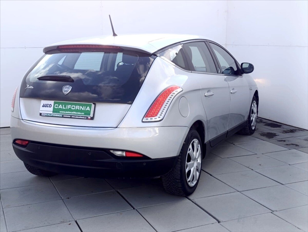 Lancia Delta Hatchback 1,6 l 88 kw