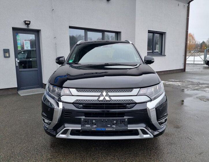 Mitsubishi Outlander SUV 2,4 l 165 kw