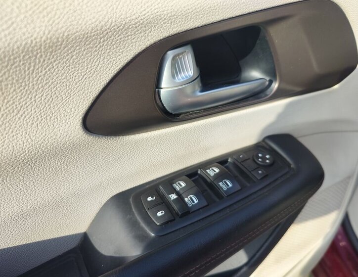 Chrysler Pacifica MPV 3,6 l 214 kw