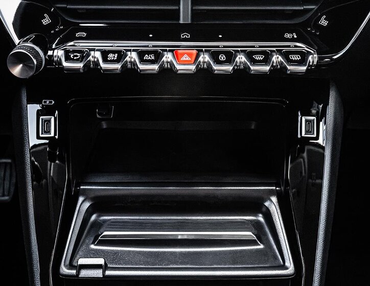 Peugeot 208 Hatchback 1,2 l 74 kw